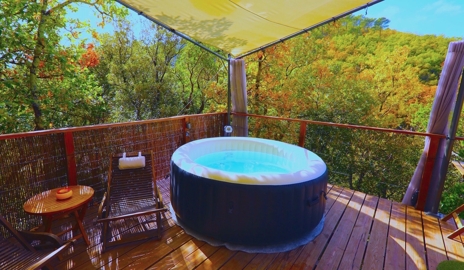 Jacuzzi privatif en Cévennes chez Cabanes & Bulle